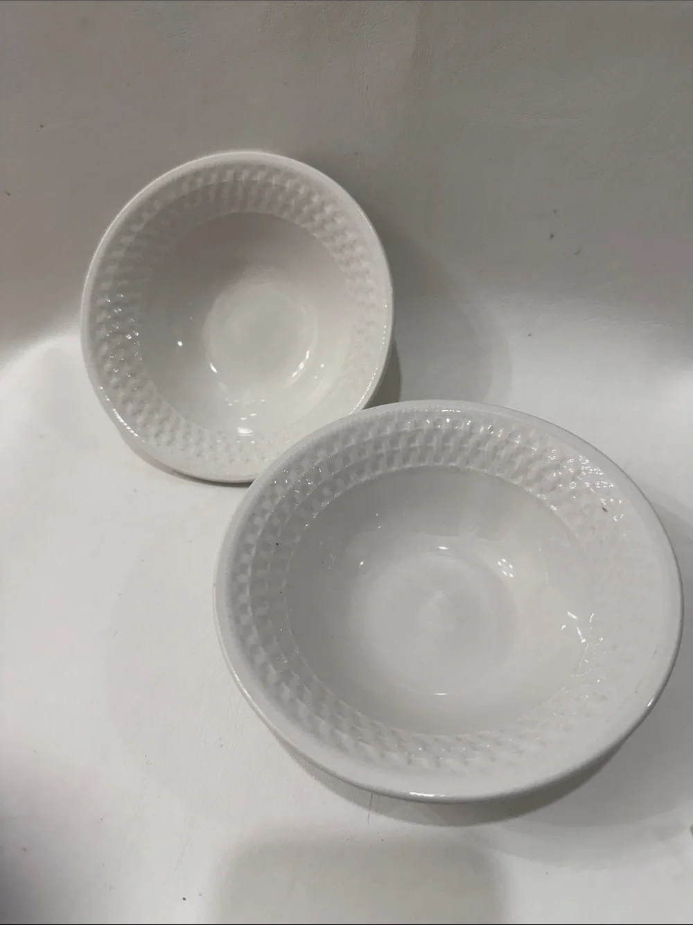 Oneida Gourmet Wicker Basket Weave White Textured Ceramic Serving Bowls Set Of 2